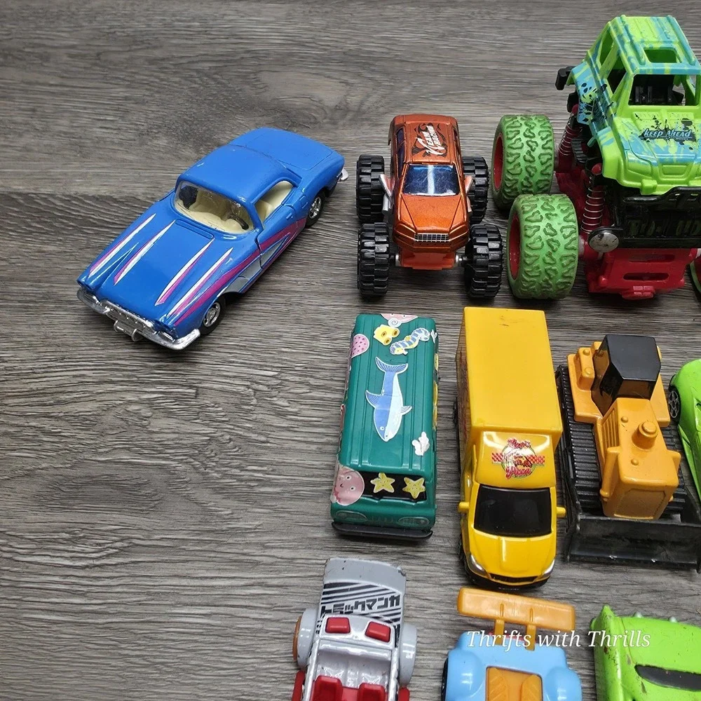 Hotwheels, Matchbox, Maisto, And More - Mixed Lot Of 28 Car, Trucks, And More